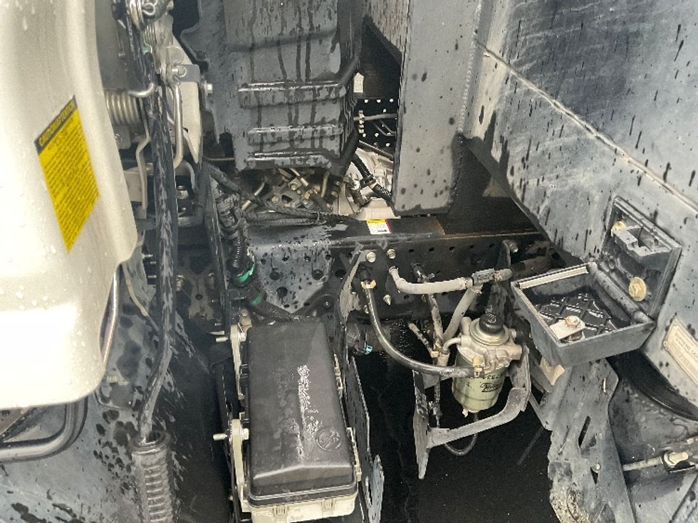 Flatbed Truck-Light and Medium Duty Trucks-Isuzu-2020-NPR-Ceres-CA-118,357\n\t\tmiles-$ 43,000 - Image 22