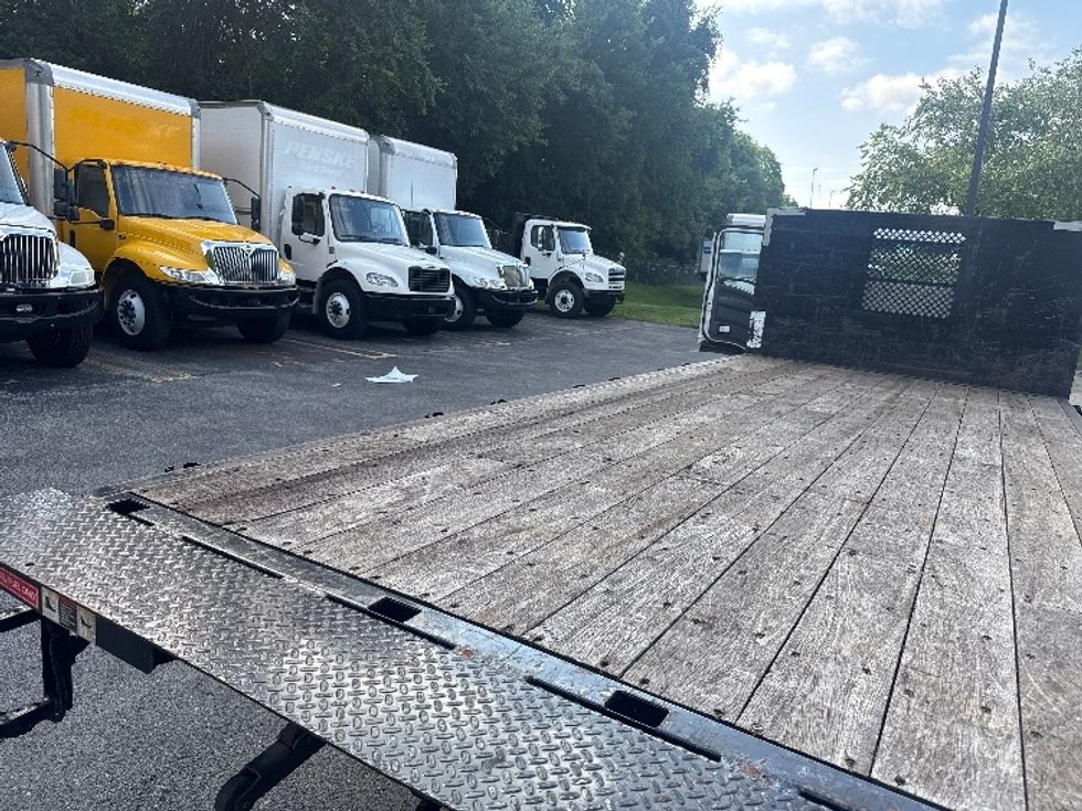 Flatbed Truck-Light and Medium Duty Trucks-Isuzu-2020-NPR-Cleveland-TN-108,643\n\t\tmiles-$ 43,500 - Image 11