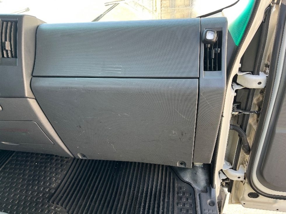 Flatbed Truck-Light and Medium Duty Trucks-Isuzu-2020-NPR-Torrance-CA-183,414\n\t\tmiles-$ 26,250 - Image 20