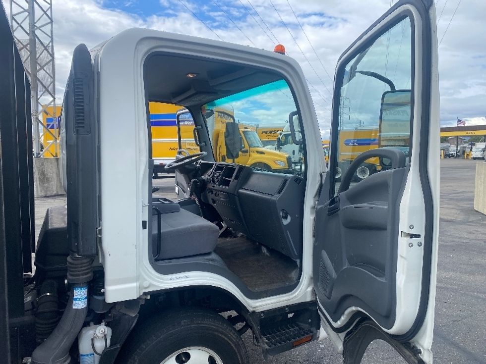 Flatbed Truck-Light and Medium Duty Trucks-Isuzu-2020-NPR-West Sacramento-CA-31,036\n\t\tmiles-$ 53,500 - Image 17