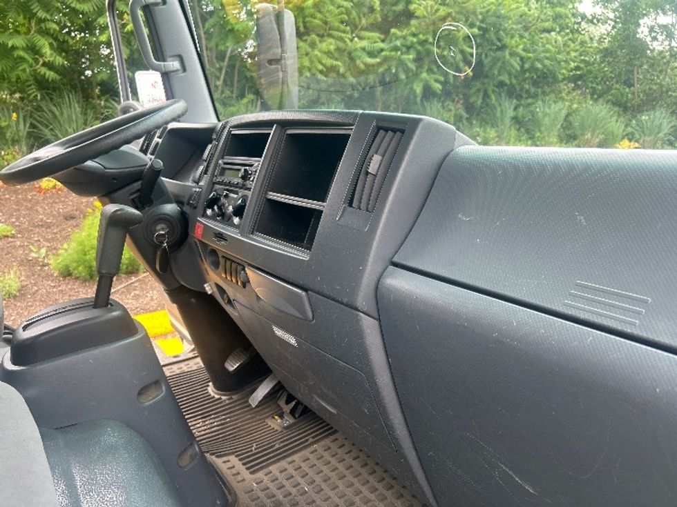 Flatbed Truck-Light and Medium Duty Trucks-Isuzu-2021-NPR EFI-Montgomery-NY-42,337\n\t\tmiles-$ 48,000 - Image 16