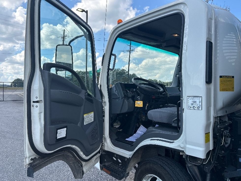 Flatbed Truck-Light and Medium Duty Trucks-Isuzu-2021-NRR-Hammond-LA-24,699\n\t\tmiles-$ 61,000 - Image 14