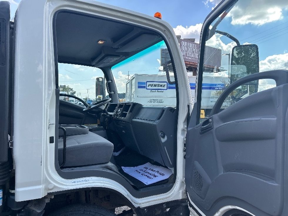 Flatbed Truck-Light and Medium Duty Trucks-Isuzu-2021-NRR-Hammond-LA-24,699\n\t\tmiles-$ 61,000 - Image 17