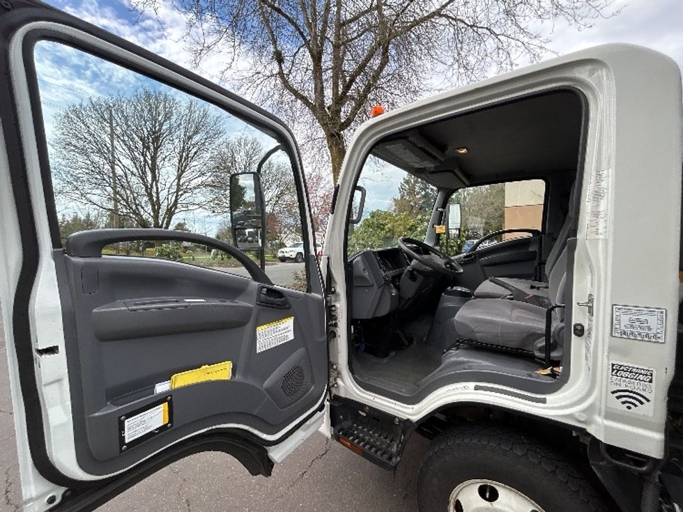 Flatbed Truck-Light and Medium Duty Trucks-Isuzu-2022-NPR-Clackamas-OR-44,455\n\t\tmiles-$ 56,000 - Image 16