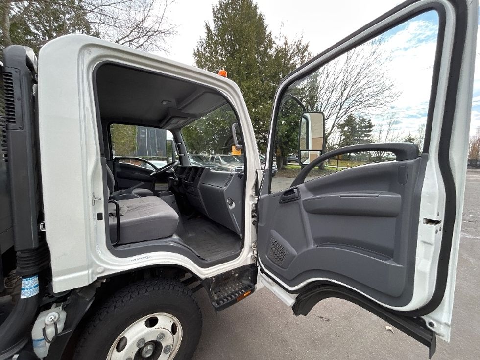 Flatbed Truck-Light and Medium Duty Trucks-Isuzu-2022-NPR-Clackamas-OR-44,455\n\t\tmiles-$ 56,000 - Image 20