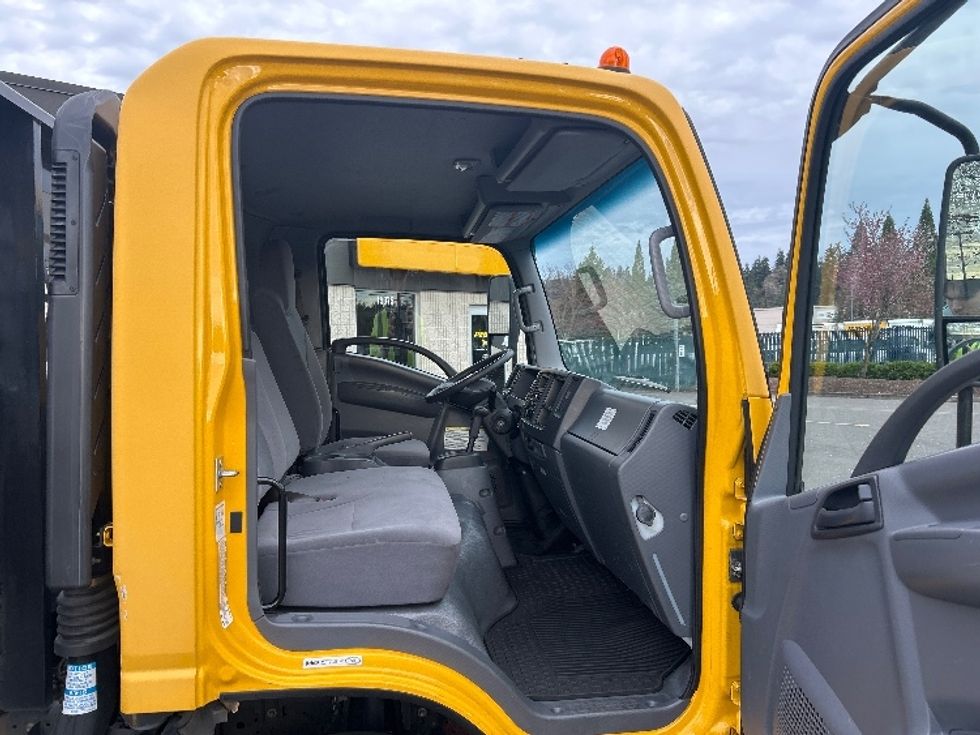 Flatbed Truck-Light and Medium Duty Trucks-Isuzu-2022-NPR-Clackamas-OR-50,544\n\t\tmiles-$ 52,750 - Image 17