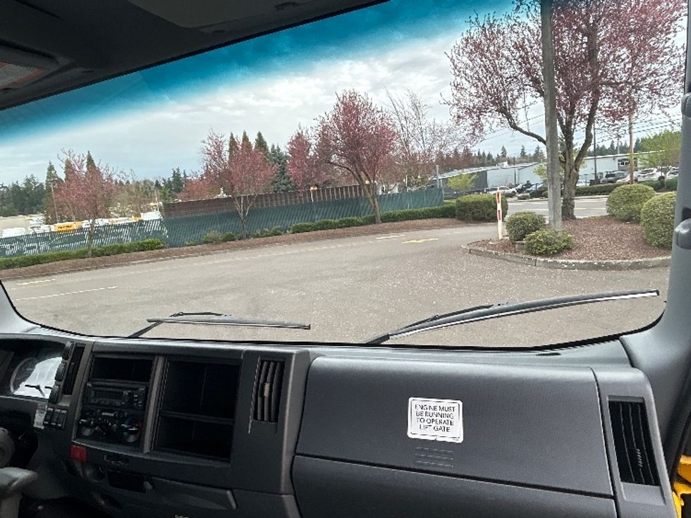 Flatbed Truck-Light and Medium Duty Trucks-Isuzu-2022-NPR-Clackamas-OR-50,544\n\t\tmiles-$ 52,750 - Image 18