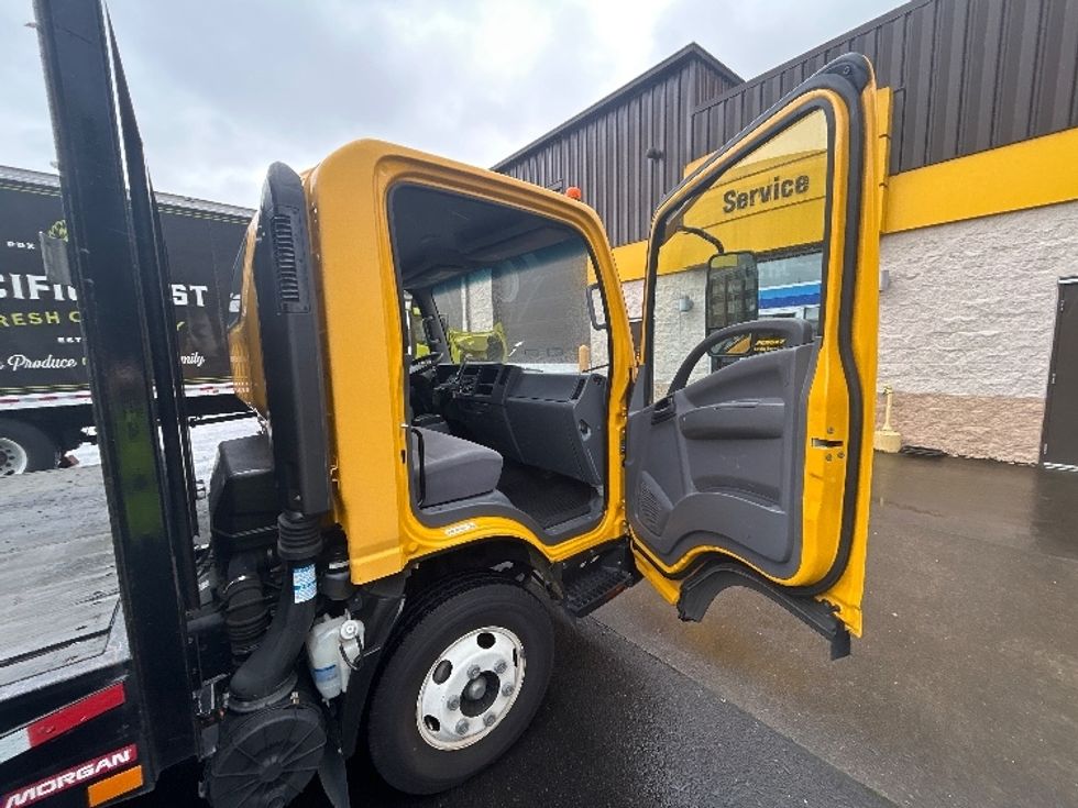 Flatbed Truck-Light and Medium Duty Trucks-Isuzu-2022-NPR-Clackamas-OR-51,609\n\t\tmiles-$ 52,500 - Image 16