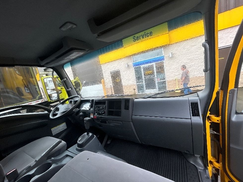 Flatbed Truck-Light and Medium Duty Trucks-Isuzu-2022-NPR-Clackamas-OR-51,609\n\t\tmiles-$ 52,500 - Image 17