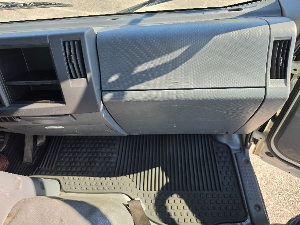 Flatbed Truck-Light and Medium Duty Trucks-Isuzu-2022-NPR-Pensacola-FL-37,645\n\t\tmiles-$ 59,000 - Image 22