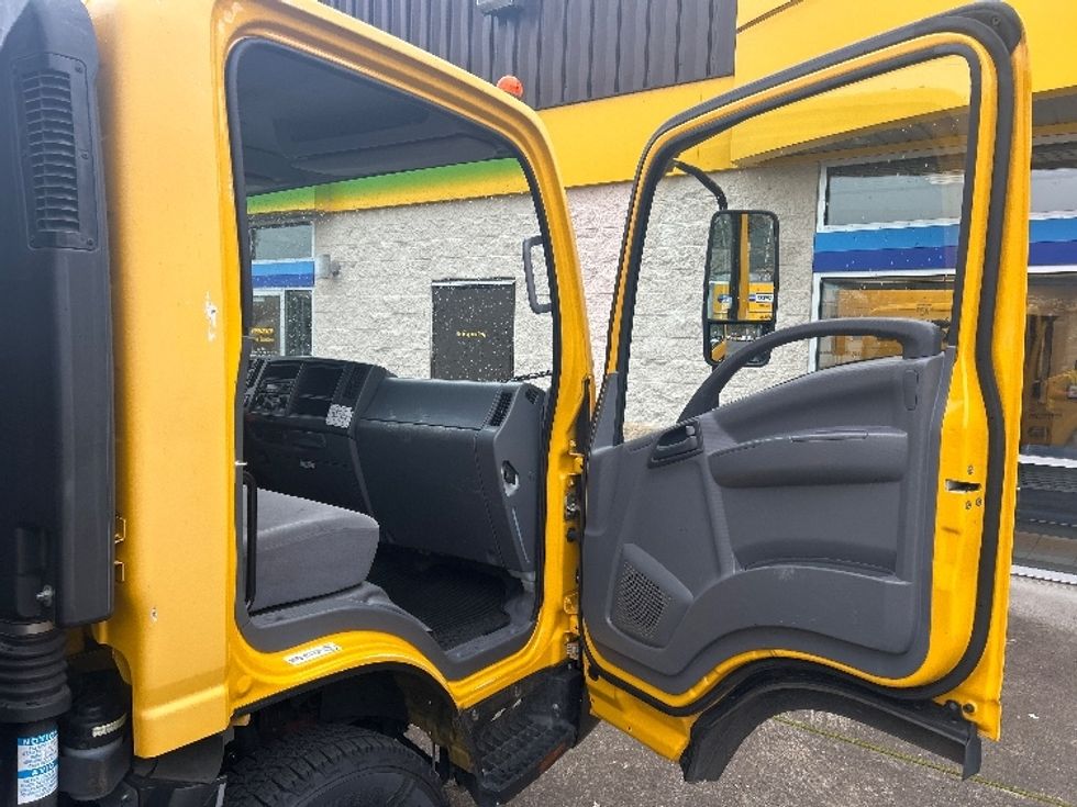 Flatbed Truck-Light and Medium Duty Trucks-Isuzu-2022-NPR-Portland-OR-42,715\n\t\tmiles-$ 53,750 - Image 17