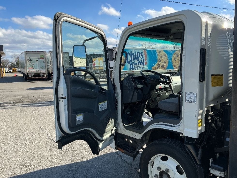 Flatbed Truck-Light and Medium Duty Trucks-Isuzu-2022-NRR-Albany-NY-89,343\n\t\tmiles-$ 48,250 - Image 16