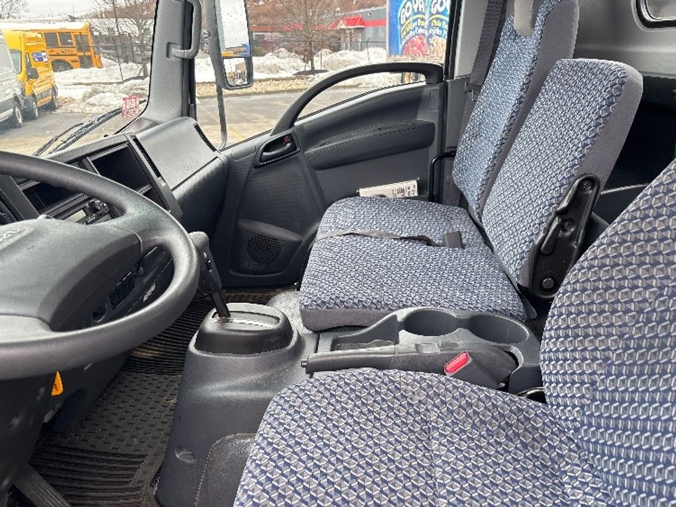 Flatbed Truck-Light and Medium Duty Trucks-Isuzu-2023-NPR-West Babylon-NY-4,726\n\t\tmiles-$ 59,750 - Image 18