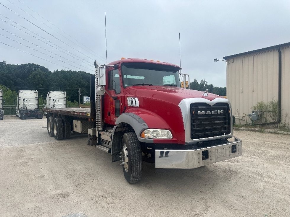 Flatbed Truck-Light and Medium Duty Trucks-Mack-2018-GU533-North Fond Du Lac-WI-166,556\n\t\tmiles-$ 89,500 - Image 1