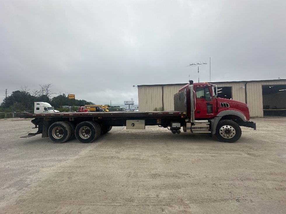 Flatbed Truck-Light and Medium Duty Trucks-Mack-2018-GU533-North Fond Du Lac-WI-166,556\n\t\tmiles-$ 89,500 - Image 11
