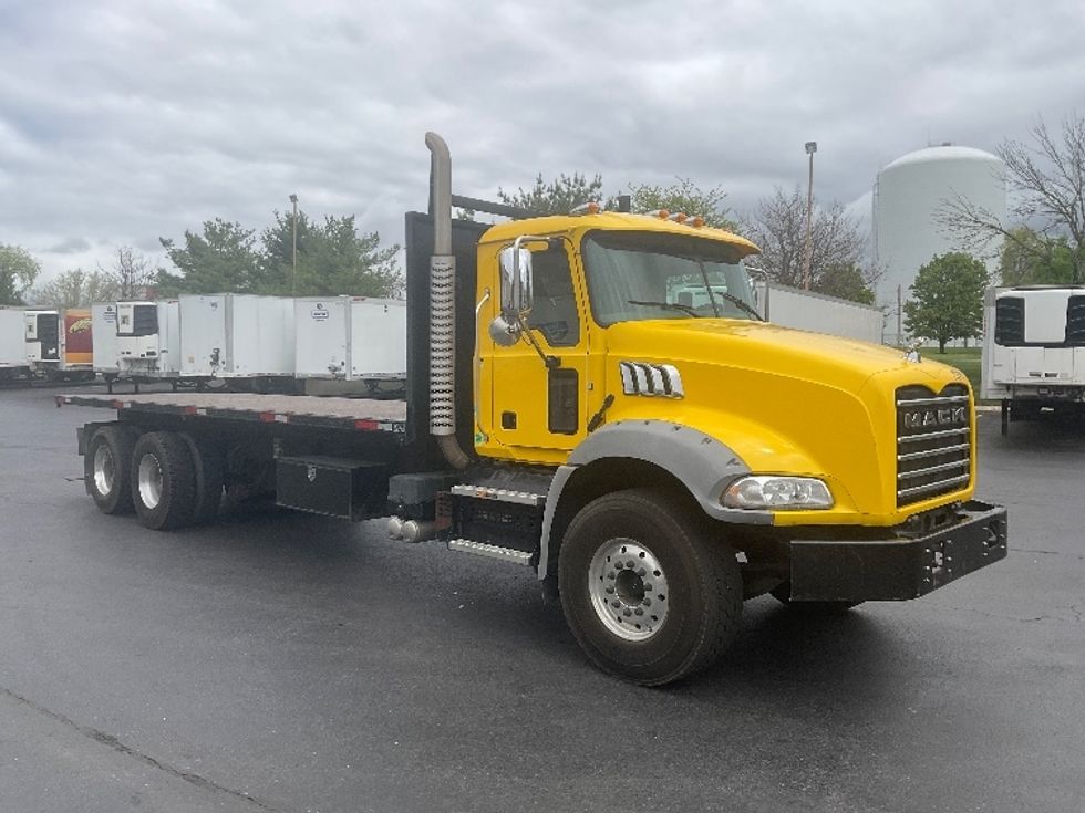 Flatbed Truck-Light and Medium Duty Trucks-Mack-2019-GRANITE-Bethlehem-PA-193,629\n\t\tmiles-$ 103,000 - Image 1