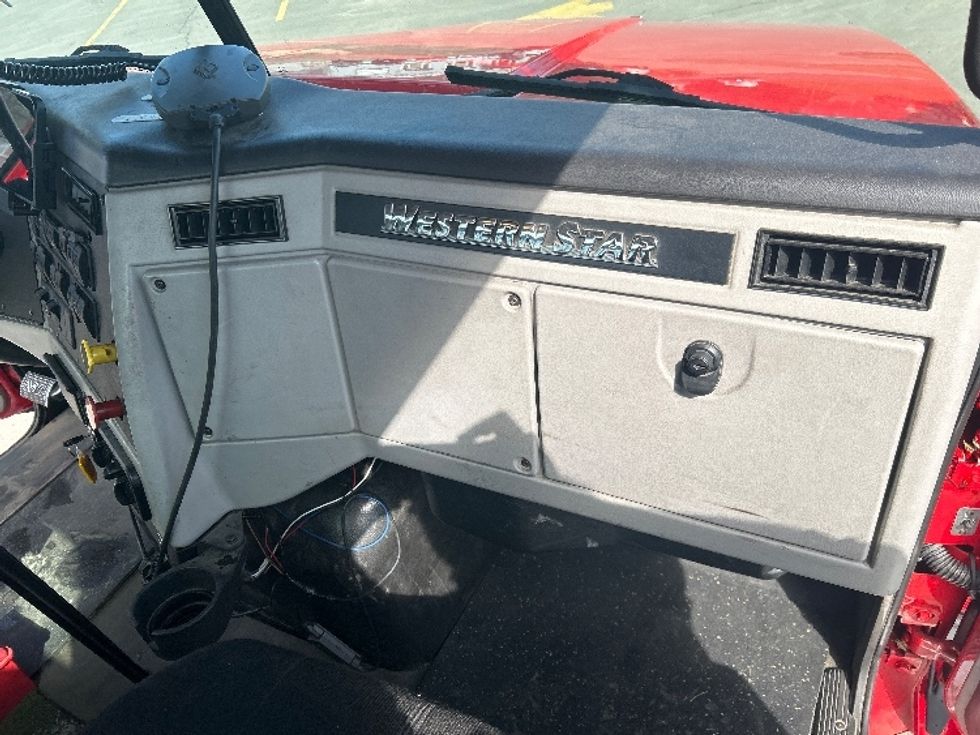 Flatbed Truck-Light and Medium Duty Trucks-Western Star-2018-4700-Montgomery-NY-106,441\n\t\tmiles-$ 56,000 - Image 21