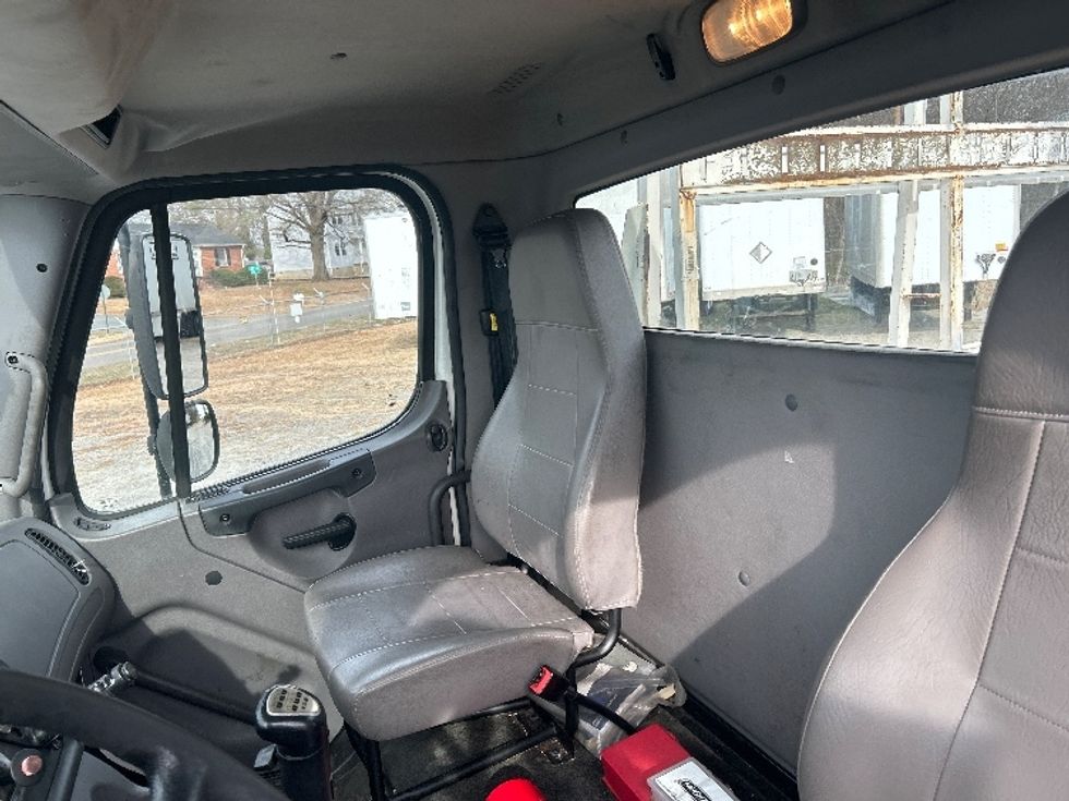 Glass Truck-Specialized Equipment-Freightliner-2016-M211264S-Richmond-VA-257,139\n\t\tmiles-$ 66,000 - Image 19