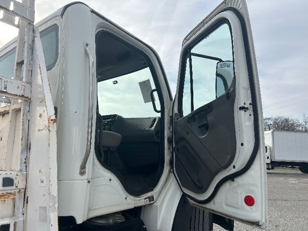 Glass Truck-Specialized Equipment-Freightliner-2016-M211264S-Richmond-VA-257,139\n\t\tmiles-$ 66,000 - Image 20