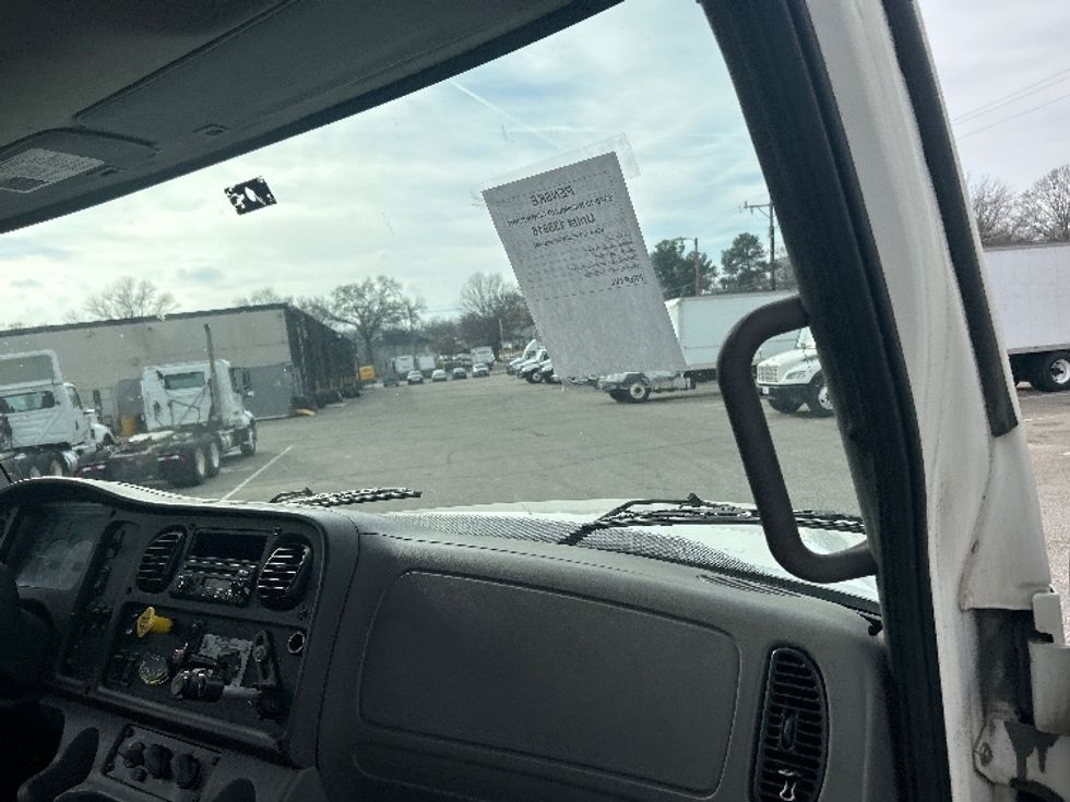 Glass Truck-Specialized Equipment-Freightliner-2016-M211264S-Richmond-VA-257,139\n\t\tmiles-$ 66,000 - Image 21