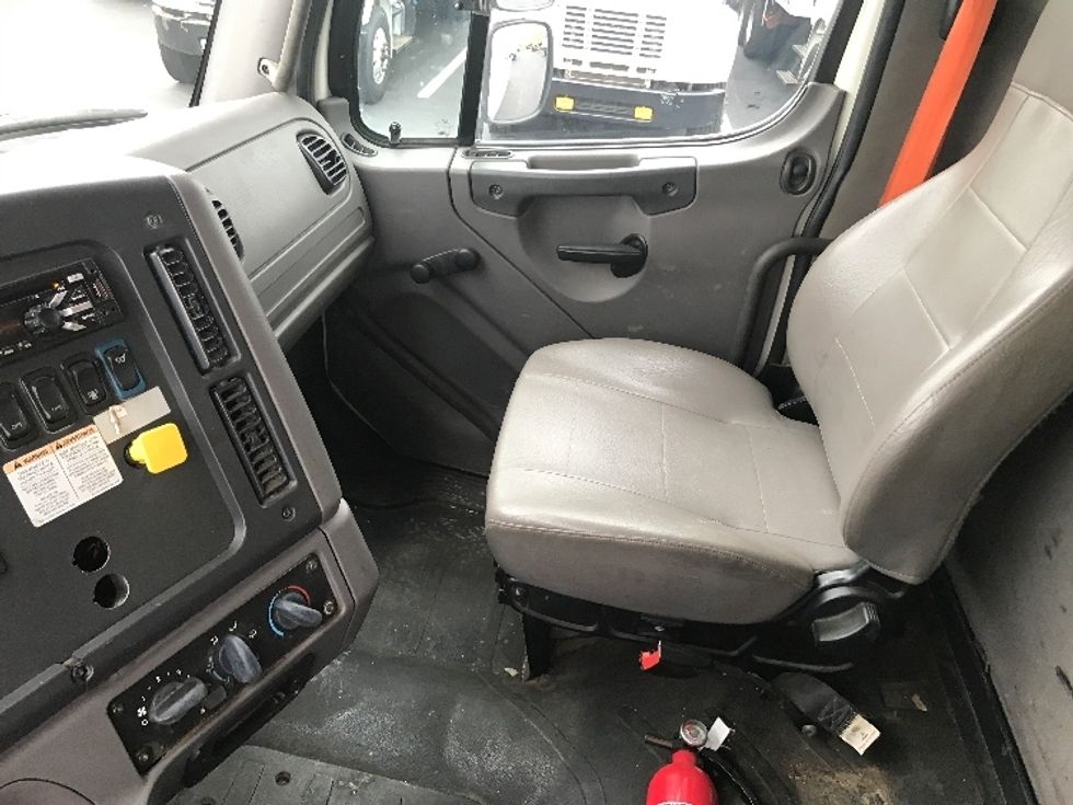 Glass Truck-Specialized Equipment-Freightliner-2018-114SD-Linden-NJ-120,577\n\t\tmiles-$ 96,000 - Image 19