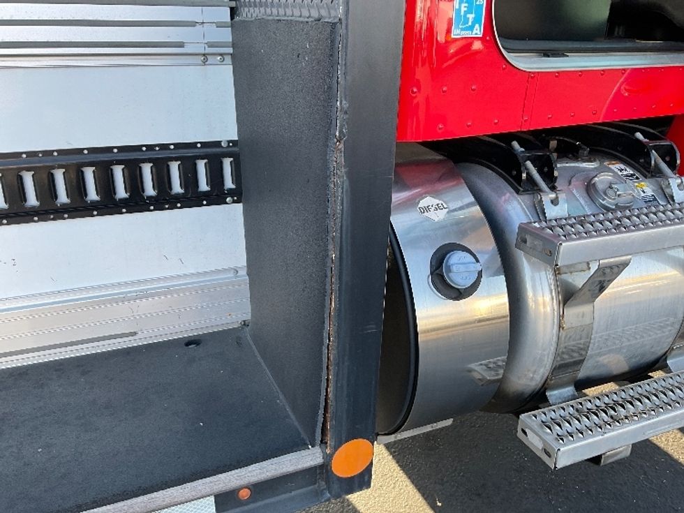 Glass Truck-Specialized Equipment-Peterbilt-2017-337-Torrance-CA-56,359\n\t\tmiles-$ 46,750 - Image 28