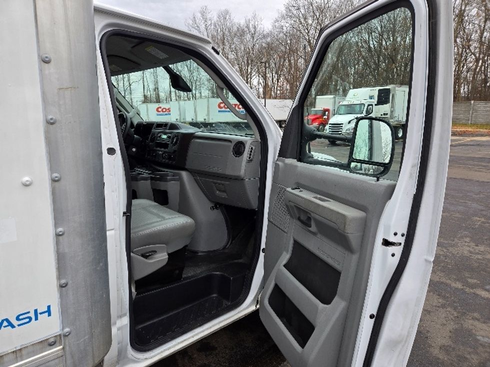 Light Duty Box Truck-Alternative Fuel Trucks & Tractors-Ford-2023-E350-Ypsilanti-MI-75,068\n\t\tmiles-$ 31,250 - Image 18