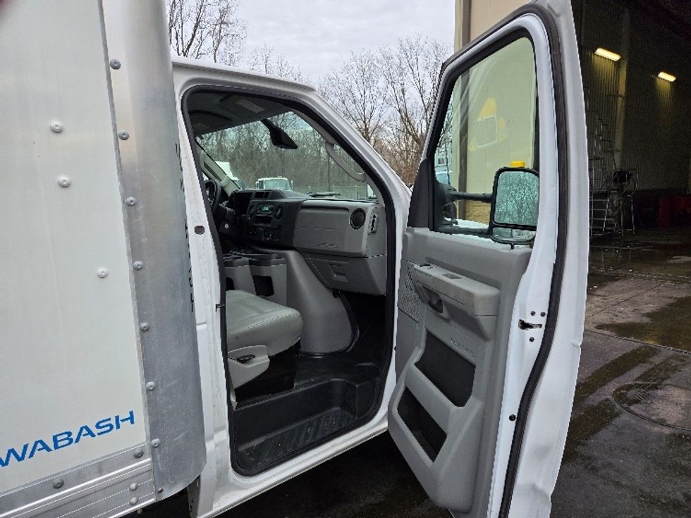 Light Duty Box Truck-Alternative Fuel Trucks & Tractors-Ford-2023-E350-Ypsilanti-MI-82,689\n\t\tmiles-$ 34,500 - Image 19