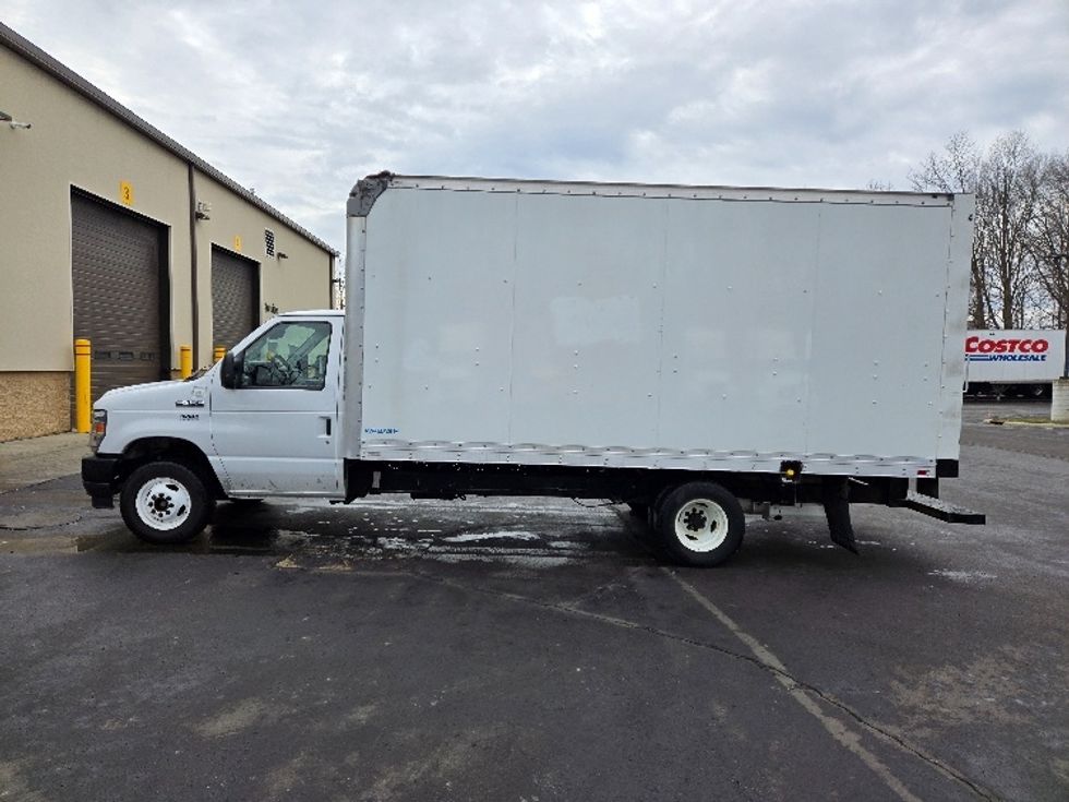 Light Duty Box Truck-Alternative Fuel Trucks & Tractors-Ford-2023-E350-Ypsilanti-MI-82,689\n\t\tmiles-$ 34,500 - Image 4