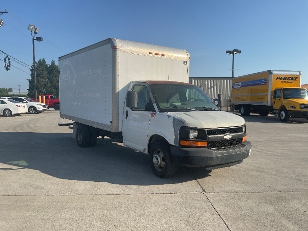 Light Duty Box Truck-Light and Medium Duty Trucks-Chevrolet-2007-EXPRESS-Knoxville-TN-530,971\n\t\tmiles-$ 9,000 - Image 1