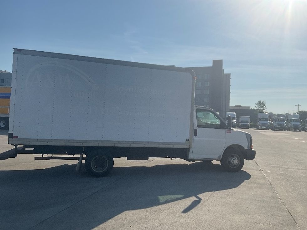 Light Duty Box Truck-Light and Medium Duty Trucks-Chevrolet-2007-EXPRESS-Knoxville-TN-530,971\n\t\tmiles-$ 9,000 - Image 11