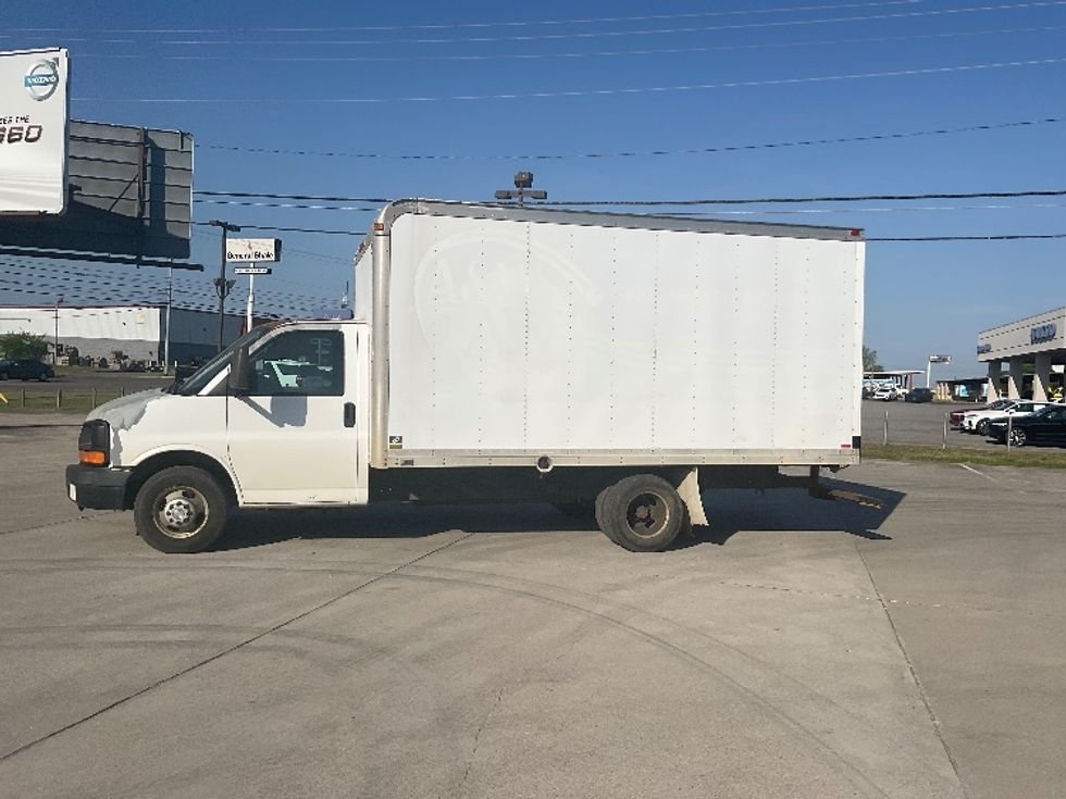 Light Duty Box Truck-Light and Medium Duty Trucks-Chevrolet-2007-EXPRESS-Knoxville-TN-530,971\n\t\tmiles-$ 9,000 - Image 4