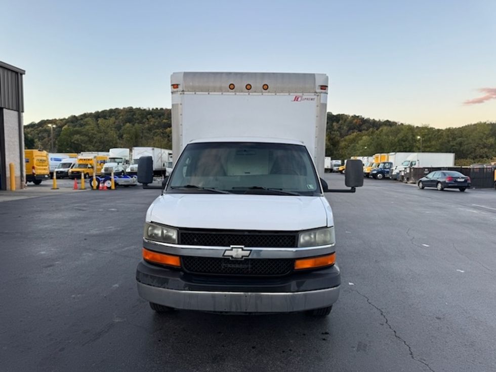 2007 Chevrolet EXPRESS Light Duty Box Truck