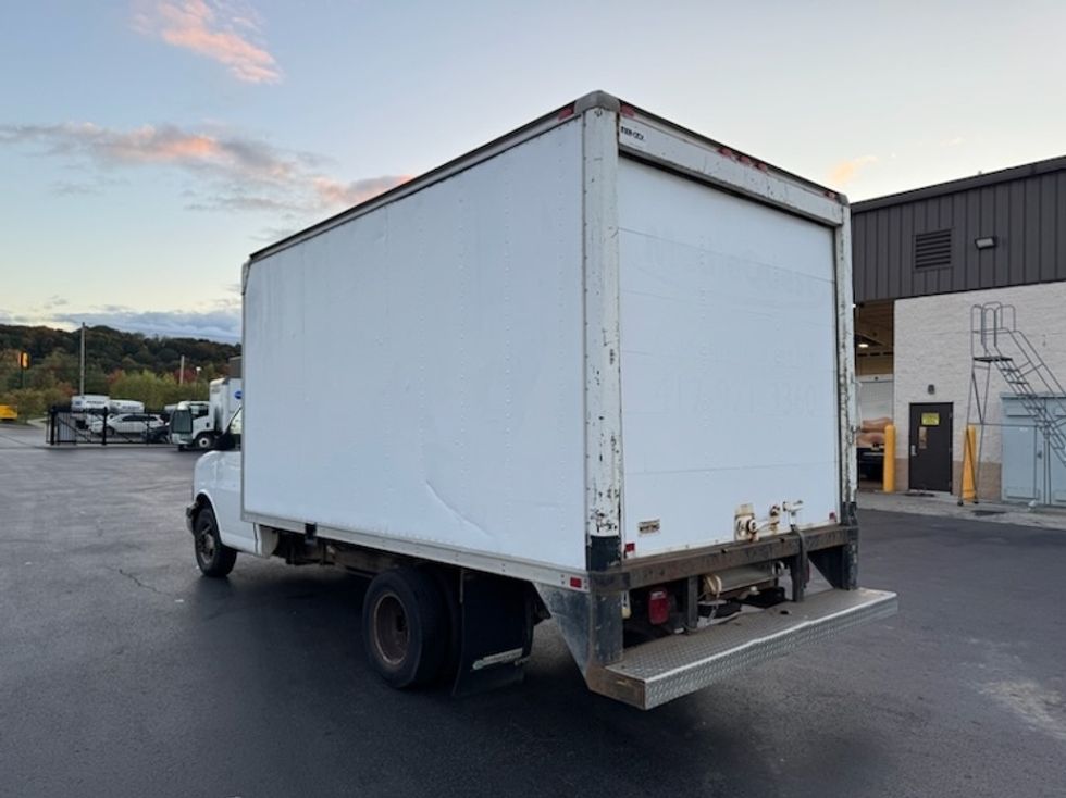 2007 Chevrolet EXPRESS Light Duty Box Truck