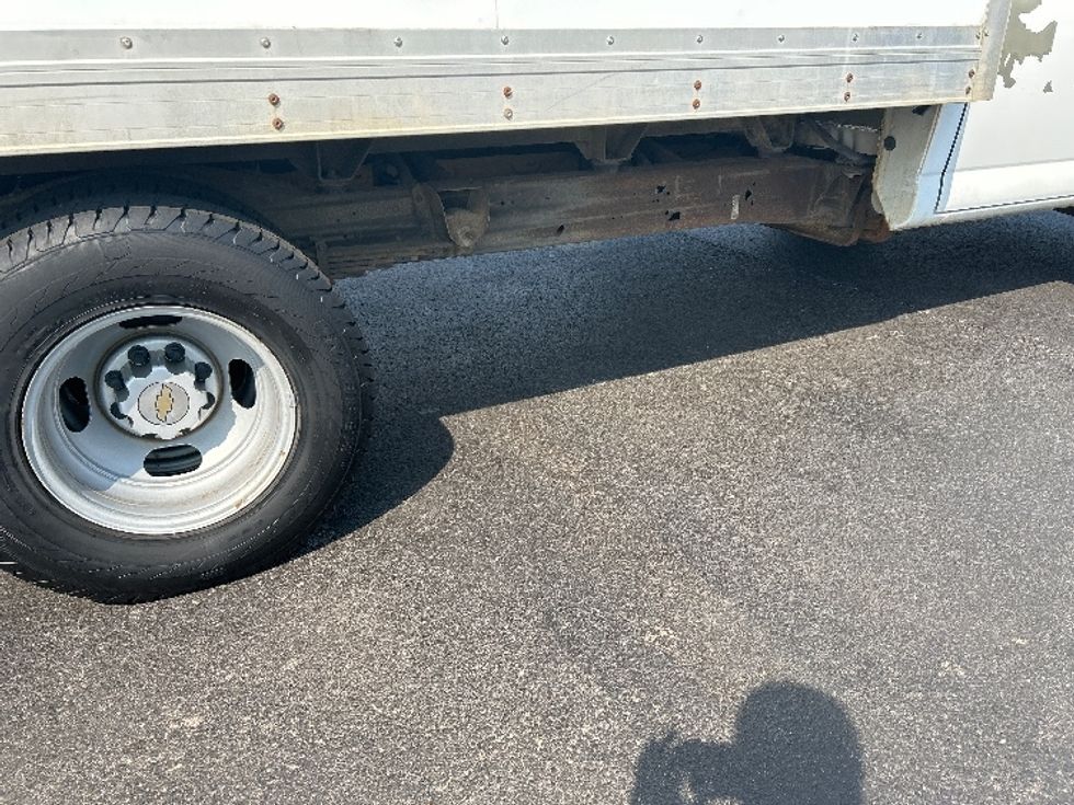 Light Duty Box Truck-Light and Medium Duty Trucks-Chevrolet-2010-EXPRESS-Madison-AL-154,834\n\t\tmiles-$ 8,000 - Image 14