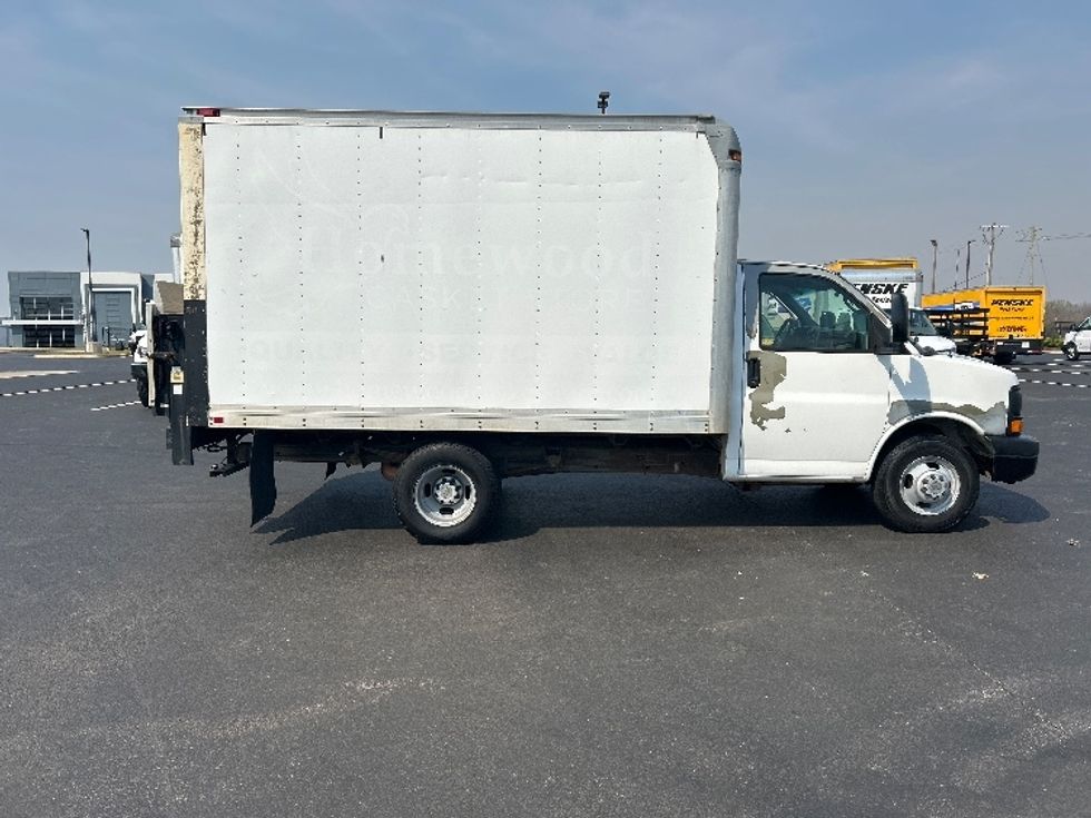 Light Duty Box Truck-Light and Medium Duty Trucks-Chevrolet-2010-EXPRESS-Madison-AL-154,834\n\t\tmiles-$ 8,000 - Image 15
