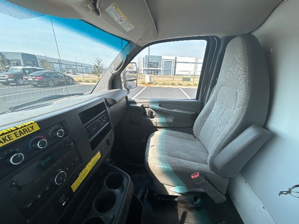 Light Duty Box Truck-Light and Medium Duty Trucks-Chevrolet-2010-EXPRESS-Madison-AL-154,834\n\t\tmiles-$ 8,000 - Image 19