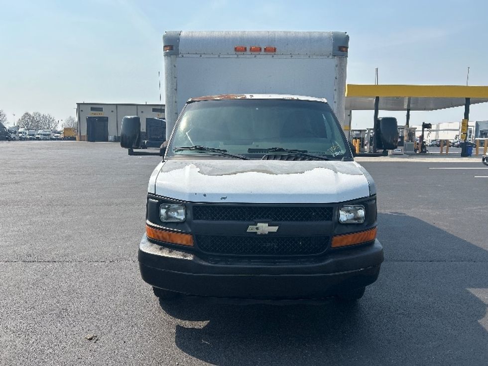 Light Duty Box Truck-Light and Medium Duty Trucks-Chevrolet-2010-EXPRESS-Madison-AL-154,834\n\t\tmiles-$ 8,000 - Image 2