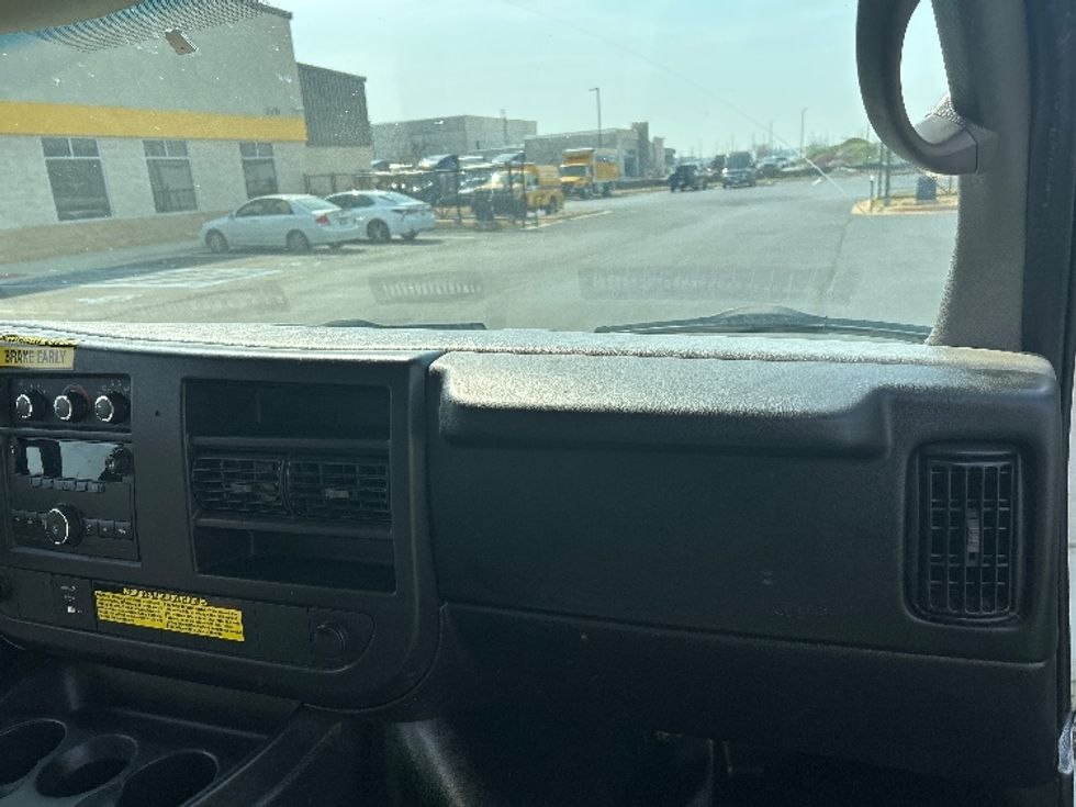 Light Duty Box Truck-Light and Medium Duty Trucks-Chevrolet-2010-EXPRESS-Madison-AL-154,834\n\t\tmiles-$ 8,000 - Image 21