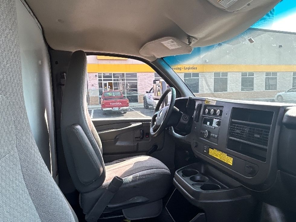 Light Duty Box Truck-Light and Medium Duty Trucks-Chevrolet-2010-EXPRESS-Madison-AL-154,834\n\t\tmiles-$ 8,000 - Image 22