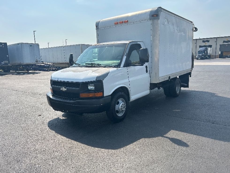 Light Duty Box Truck-Light and Medium Duty Trucks-Chevrolet-2010-EXPRESS-Madison-AL-154,834\n\t\tmiles-$ 8,000 - Image 3