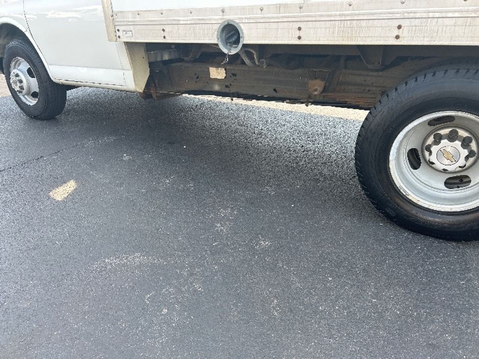 Light Duty Box Truck-Light and Medium Duty Trucks-Chevrolet-2010-EXPRESS-Madison-AL-154,834\n\t\tmiles-$ 8,000 - Image 5