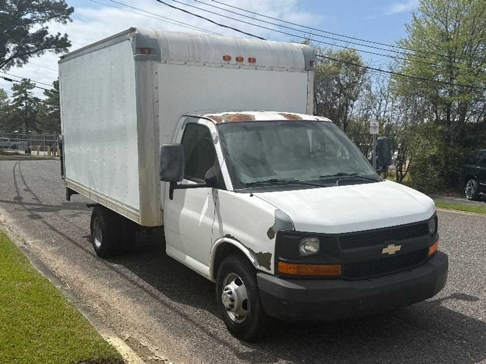 Light Duty Box Truck-Light and Medium Duty Trucks-Chevrolet-2011-EXPRESS-Homewood-AL-155,707\n\t\tmiles-$ 8,000 - Image 1