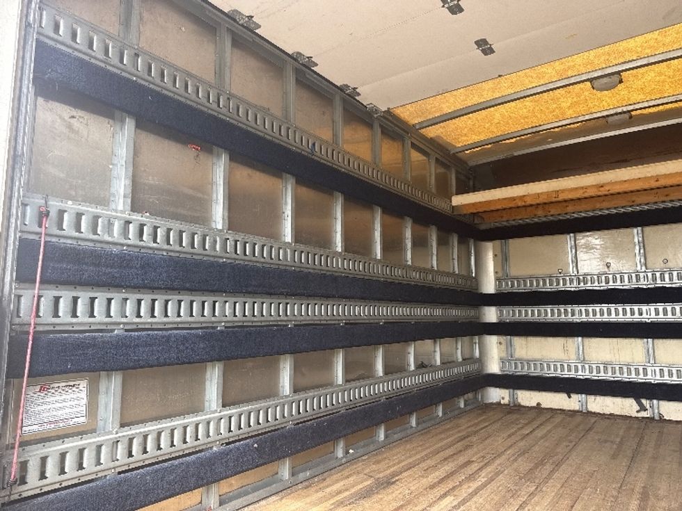 Light Duty Box Truck-Light and Medium Duty Trucks-Chevrolet-2011-EXPRESS-Homewood-AL-155,707\n\t\tmiles-$ 8,000 - Image 11