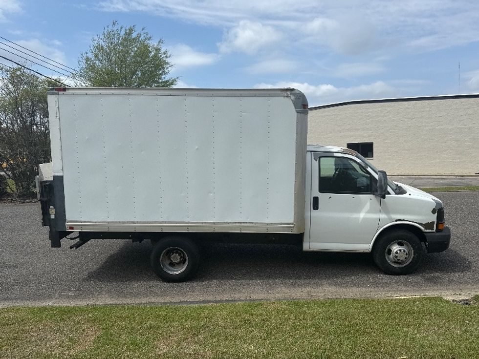 Light Duty Box Truck-Light and Medium Duty Trucks-Chevrolet-2011-EXPRESS-Homewood-AL-155,707\n\t\tmiles-$ 8,000 - Image 12