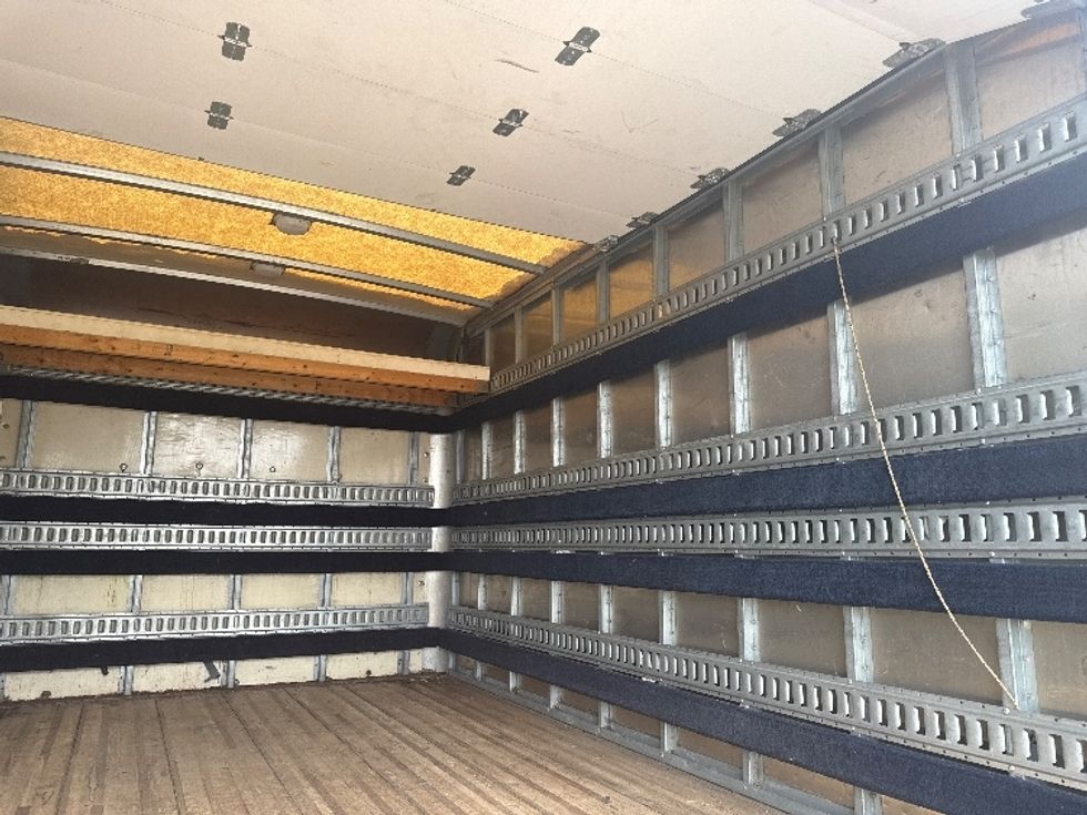 Light Duty Box Truck-Light and Medium Duty Trucks-Chevrolet-2011-EXPRESS-Homewood-AL-155,707\n\t\tmiles-$ 8,000 - Image 13