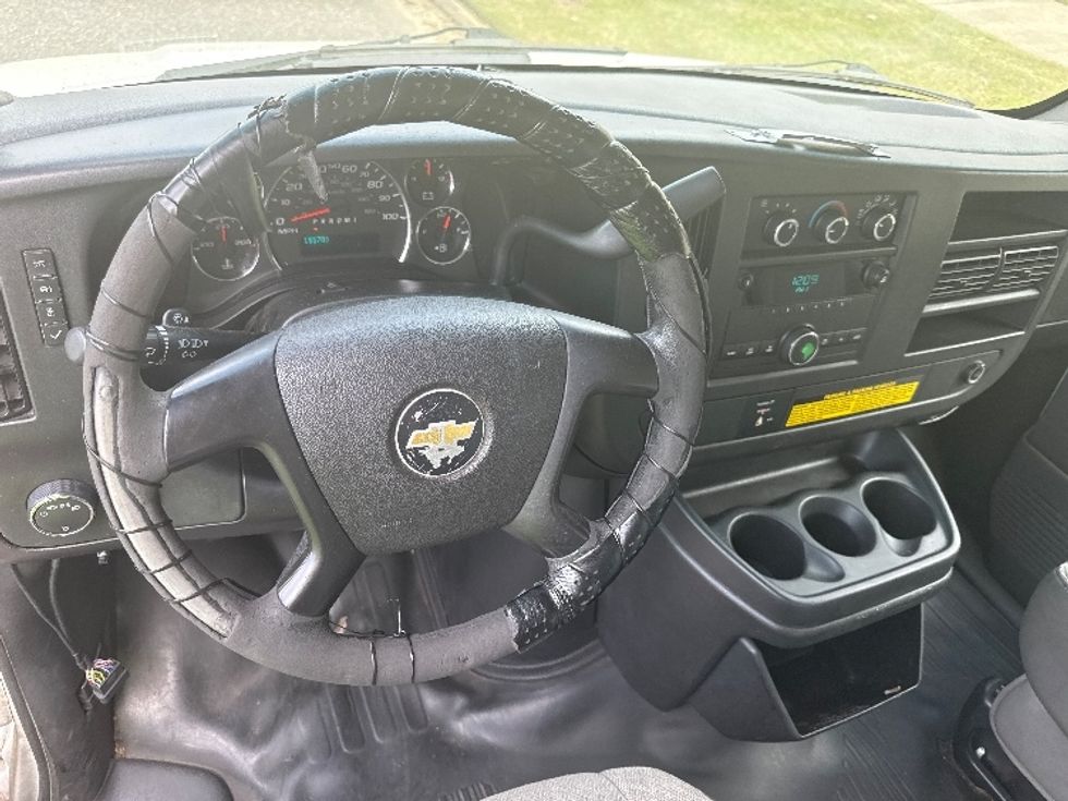 Light Duty Box Truck-Light and Medium Duty Trucks-Chevrolet-2011-EXPRESS-Homewood-AL-155,707\n\t\tmiles-$ 8,000 - Image 17