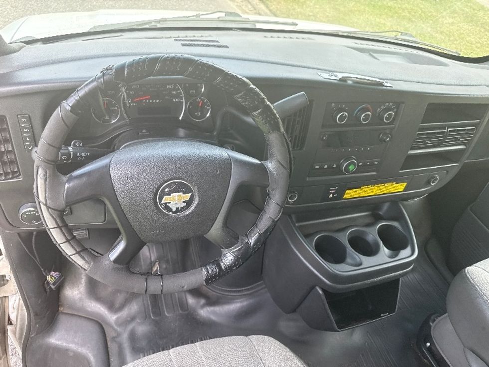 Light Duty Box Truck-Light and Medium Duty Trucks-Chevrolet-2011-EXPRESS-Homewood-AL-155,707\n\t\tmiles-$ 8,000 - Image 18