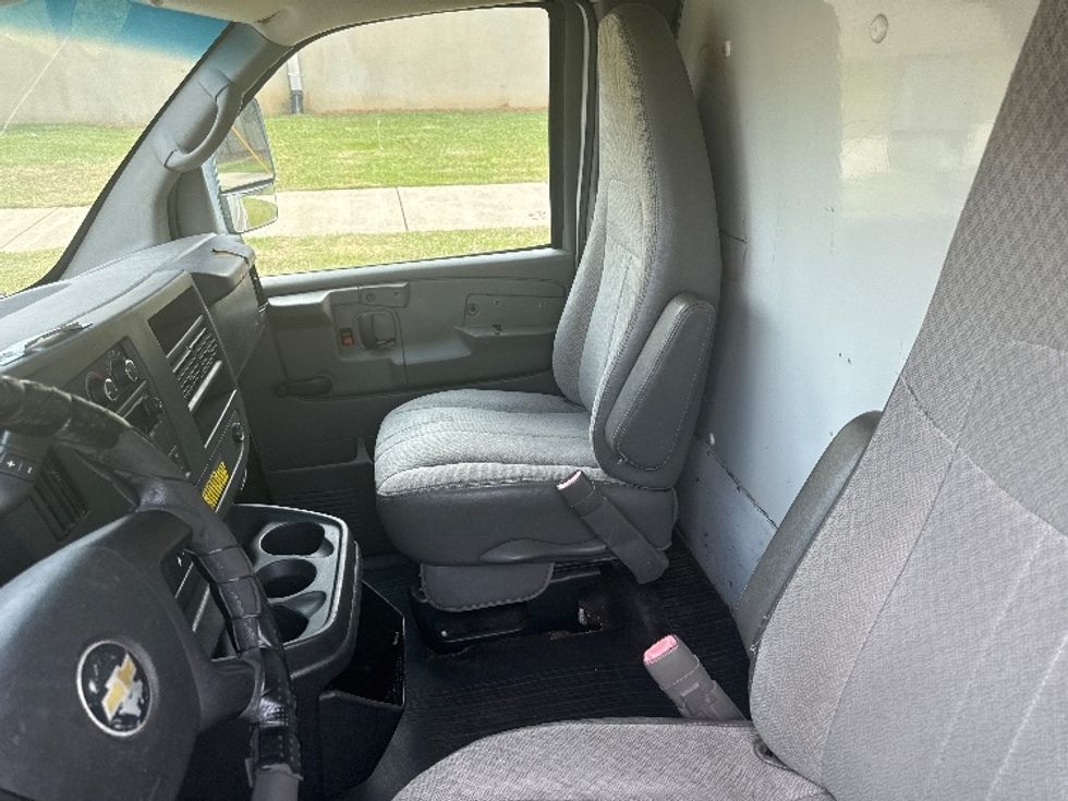 Light Duty Box Truck-Light and Medium Duty Trucks-Chevrolet-2011-EXPRESS-Homewood-AL-155,707\n\t\tmiles-$ 8,000 - Image 19