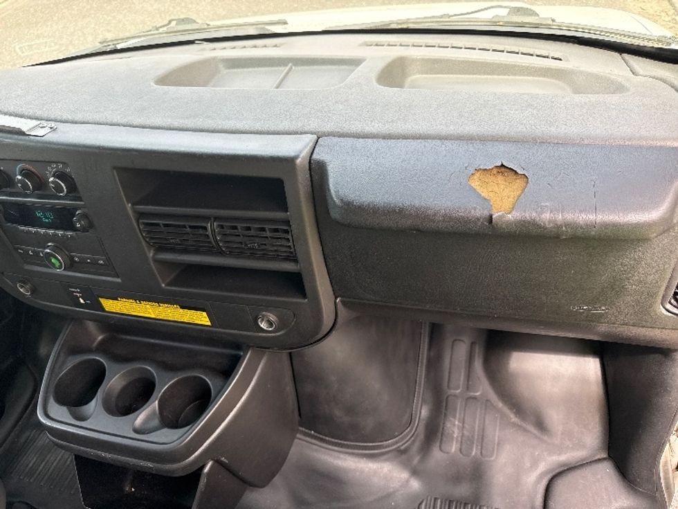 Light Duty Box Truck-Light and Medium Duty Trucks-Chevrolet-2011-EXPRESS-Homewood-AL-155,707\n\t\tmiles-$ 8,000 - Image 21